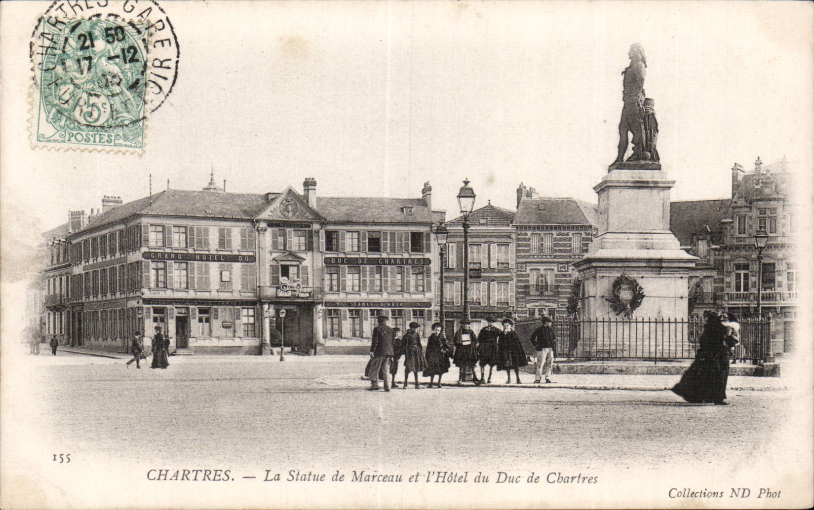 Chartres — La Statue de Marceau et l'Hôtel du Duc de Chartres — Collections ND Phot