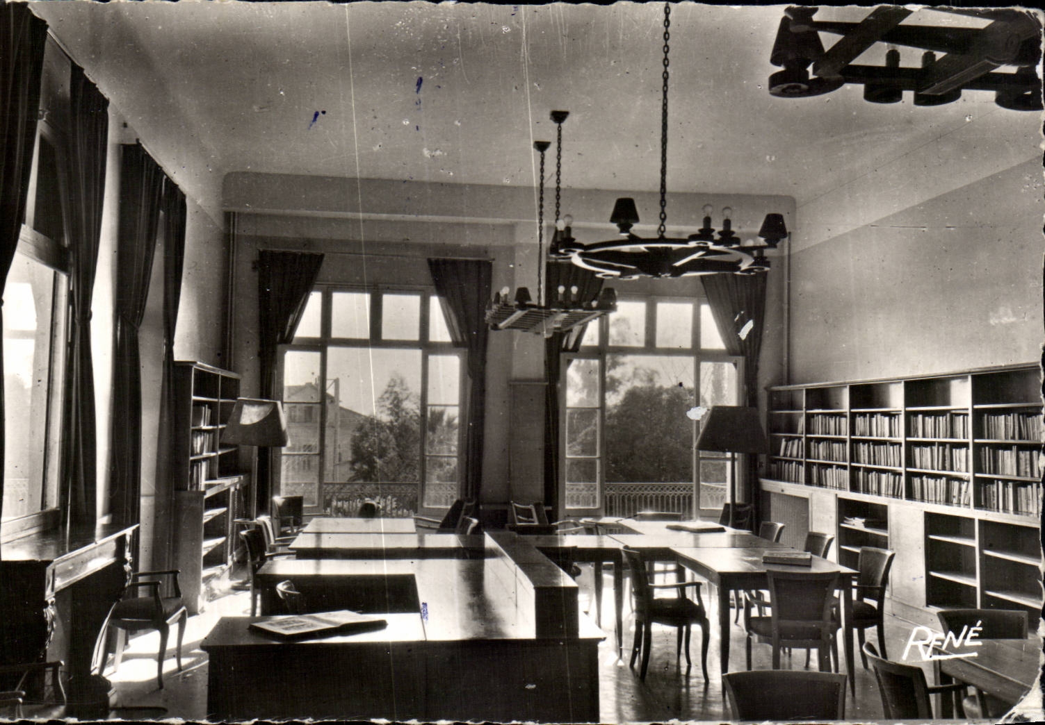 Bibliothèque — Maison de Repos et de Convalescence « Château-Palmiers » (Var) — RENÉ