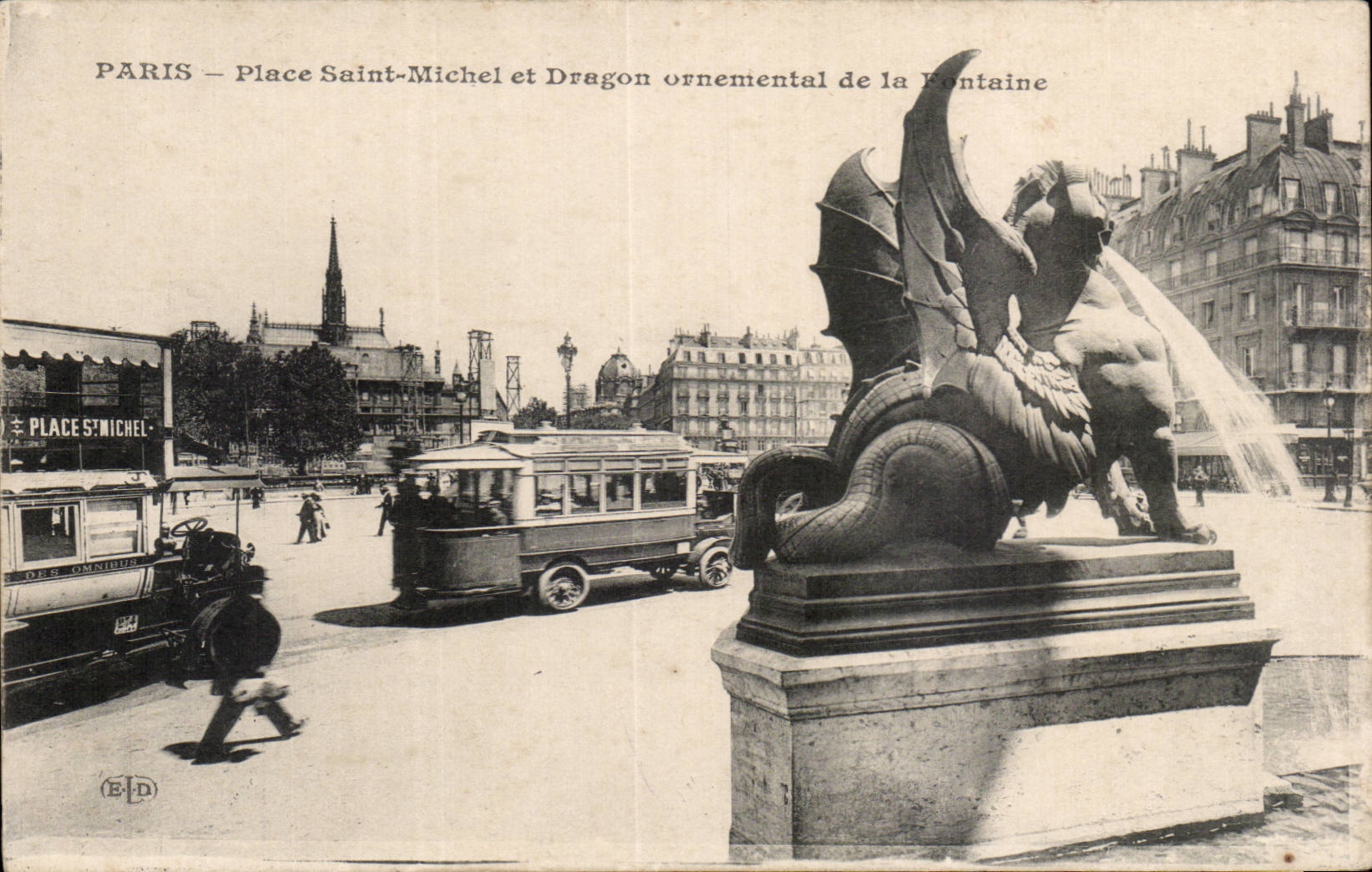 CPA Paris Place Saint Michel et dragon ornemental de la fontaine