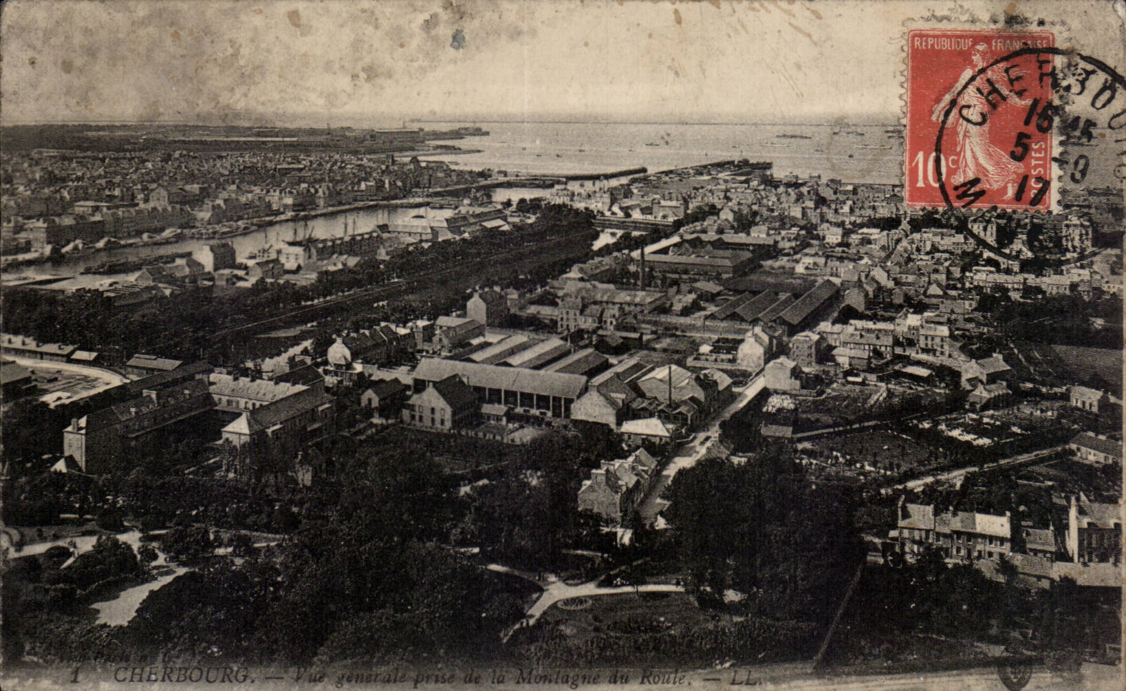 CPA Cherbourg Vue generale prise de la montagne du Roule 