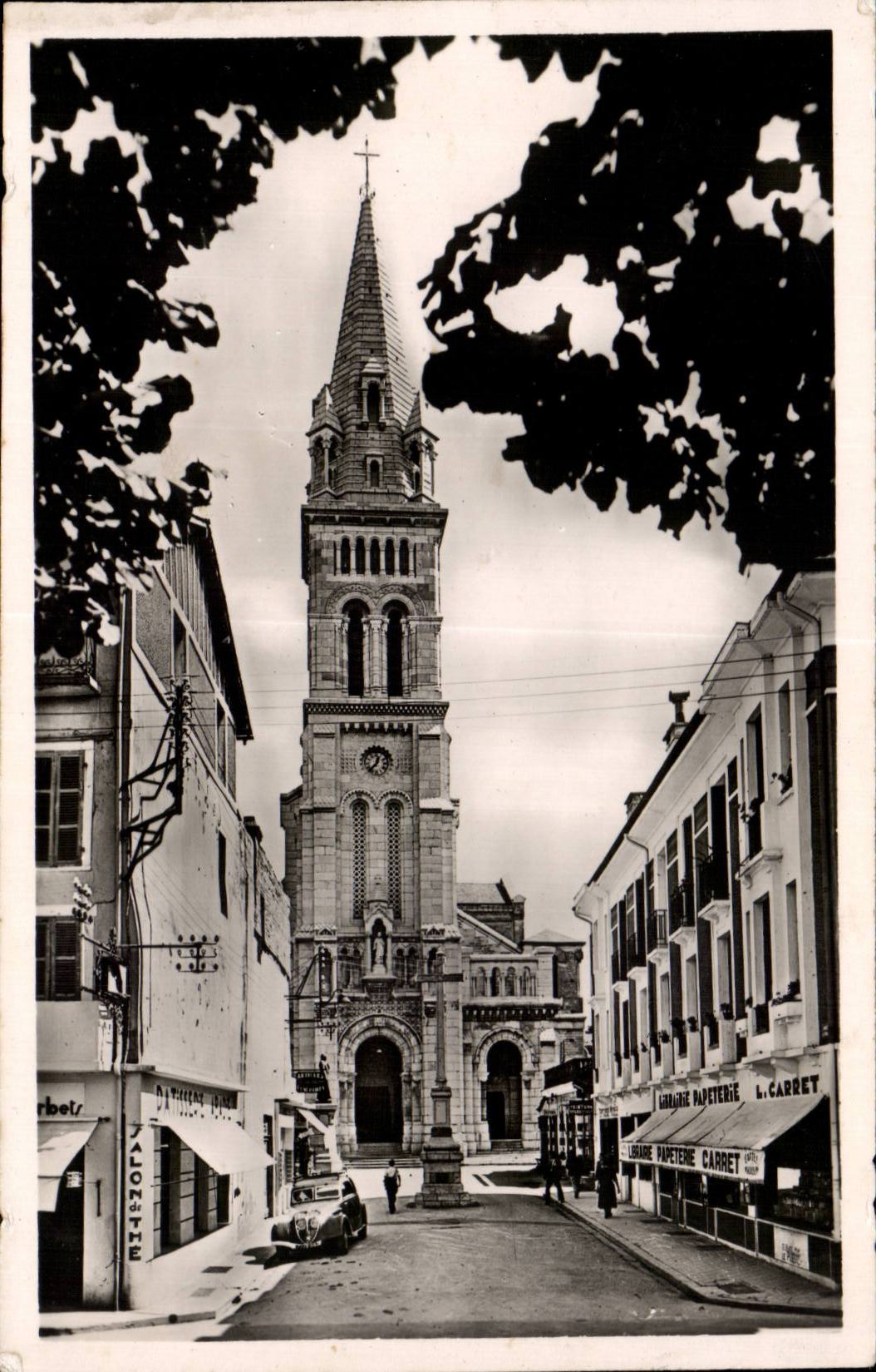 CPSM Lourdes Eglise paroissiale 