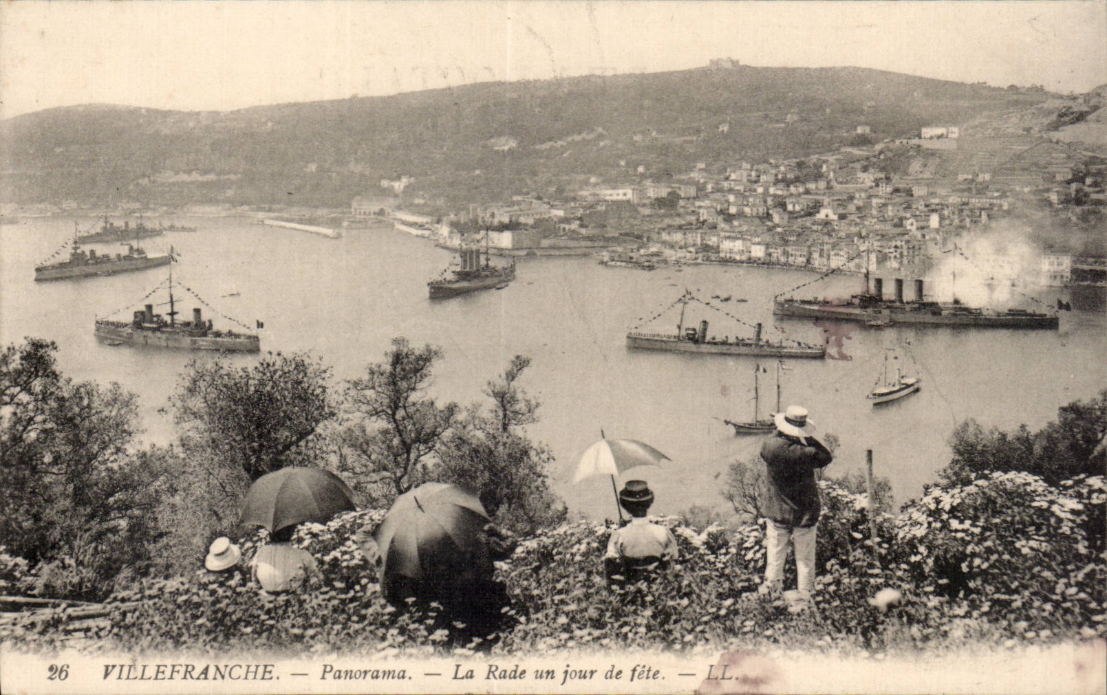 Villefranche — Panorama — La Rade un jour de fête — LL. — N° 26