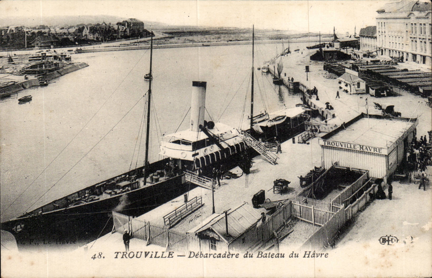 CPA Trouville Debarcadere du bateau du Havre 