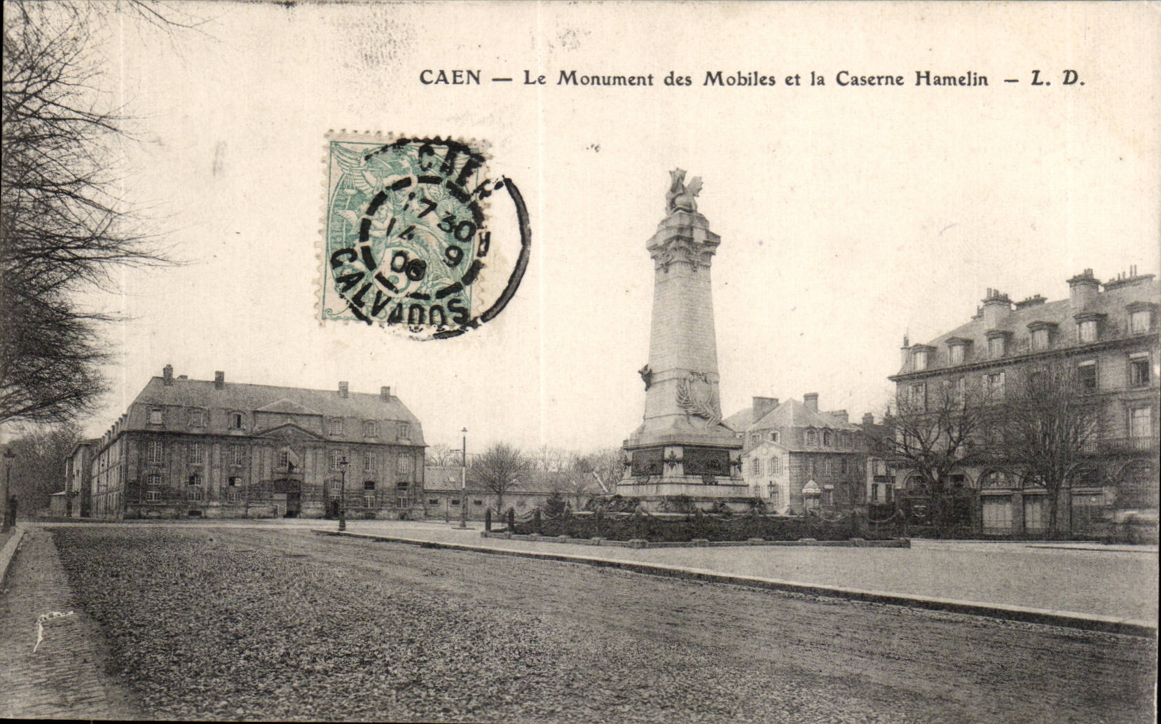 CPA Caen Le monument des mobiles et la caserne Hamelin 