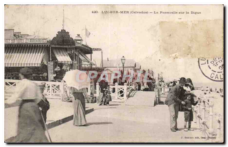 CPA Luc sur Mer La passerelle sur la digue