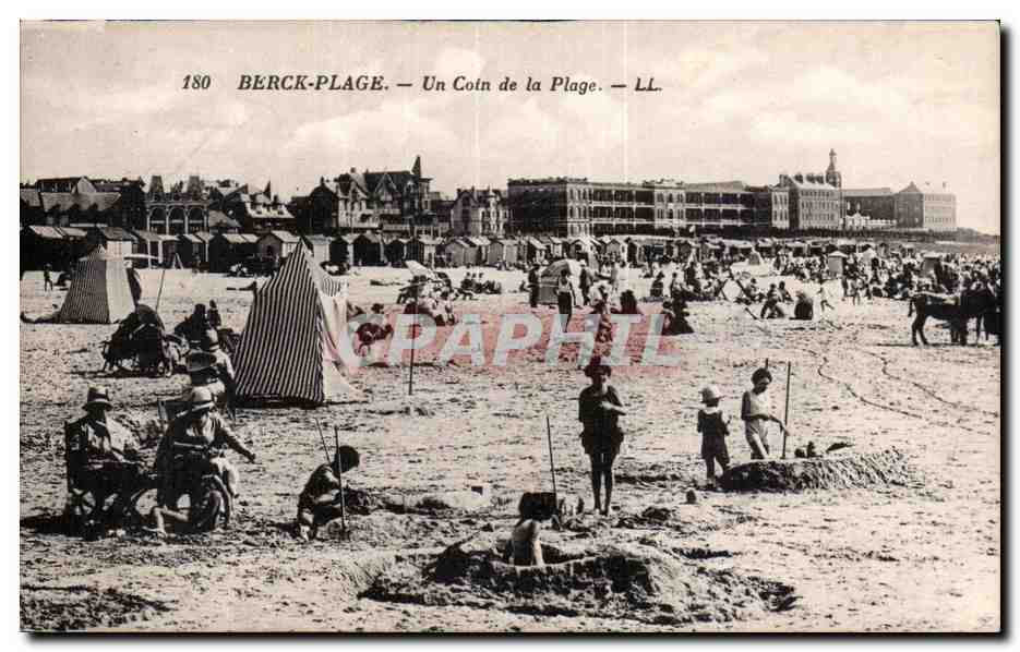 CPA Berck Plage Un coin de la plage 