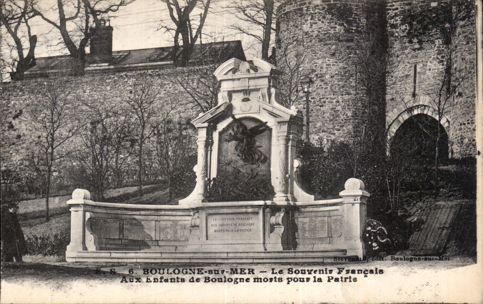Boulogne-sur-Mer — El Recuerdo Francés a los niños de Boulogne muertos por la Patria — Steuvenin, edit. Boulogne-sur-Mer