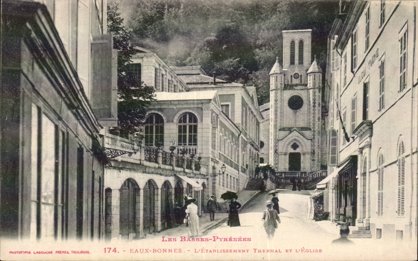 CPA Eaux Bonnes L etablissement thermal et l eglise