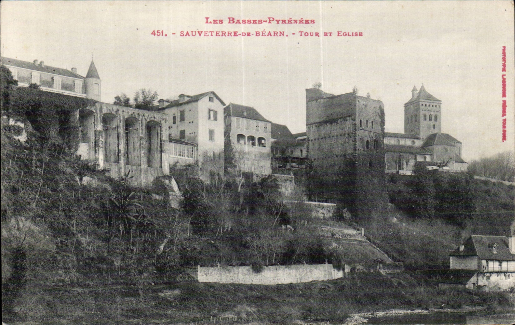 CPA Sauveterre de Bearn Tour et eglise