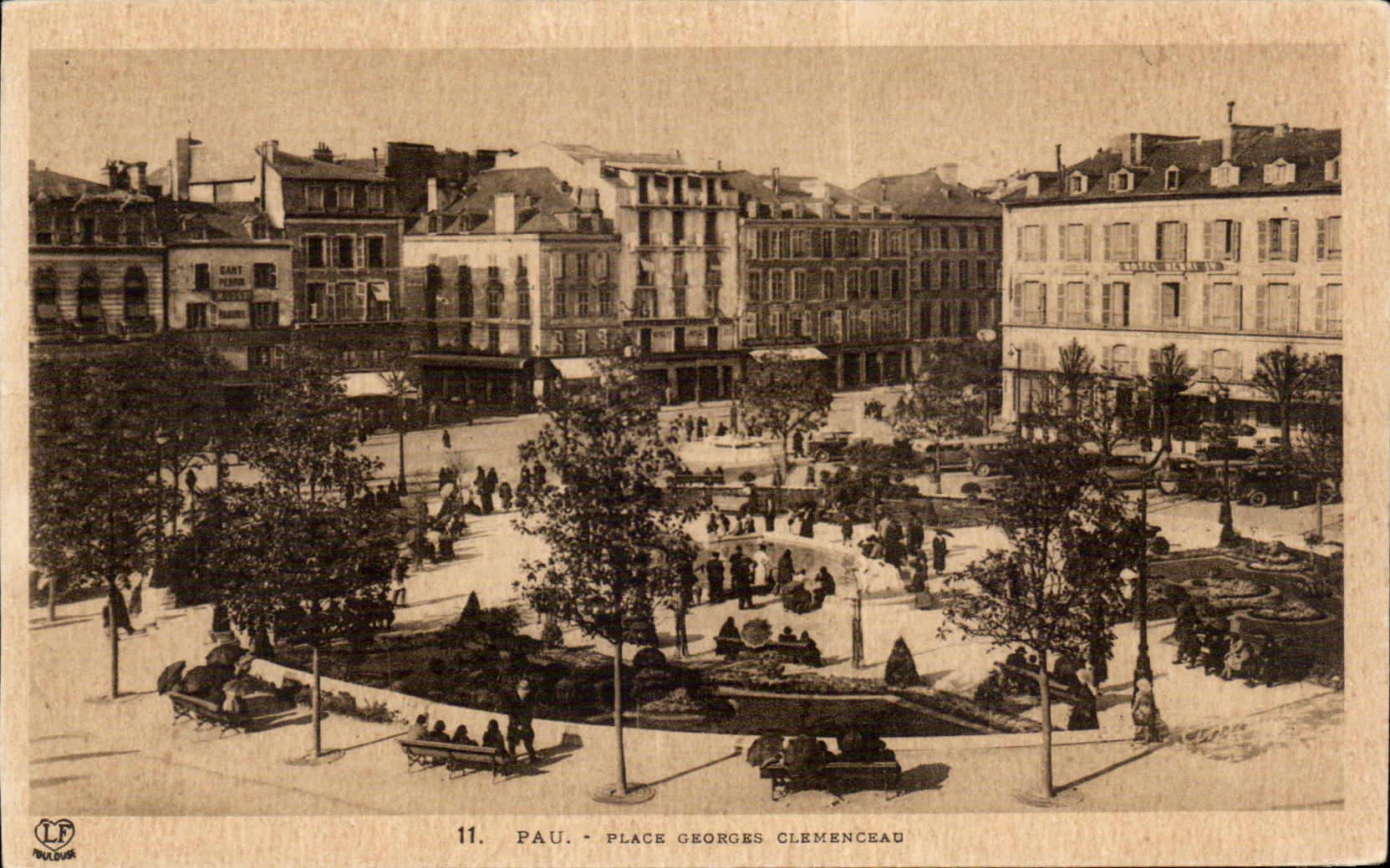 CPA Pau Place Clemenceau 