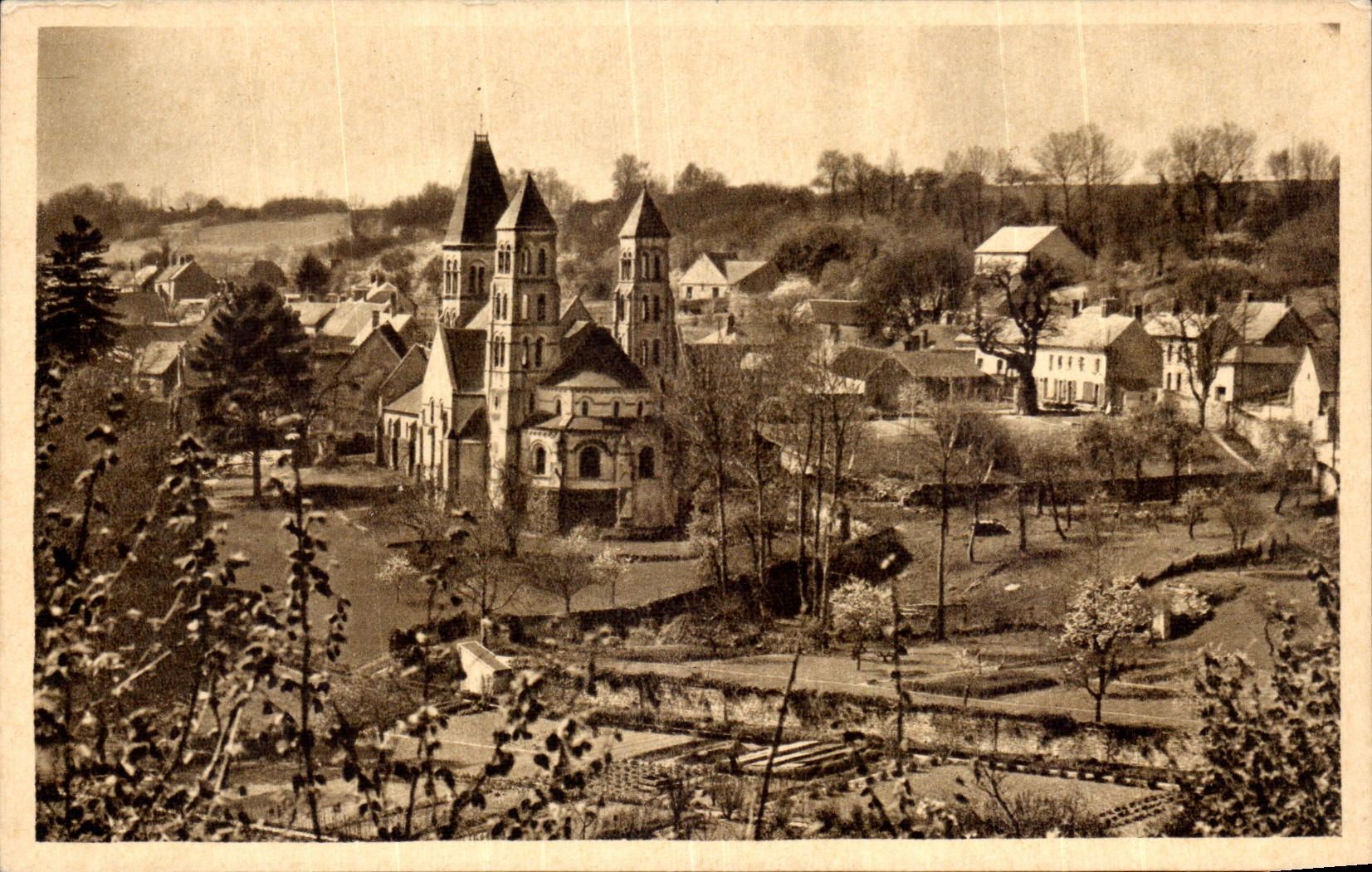 Moriénval (Oise) — L'Église Notre-Dame — Ancienne église abbatiale des Bénédictines