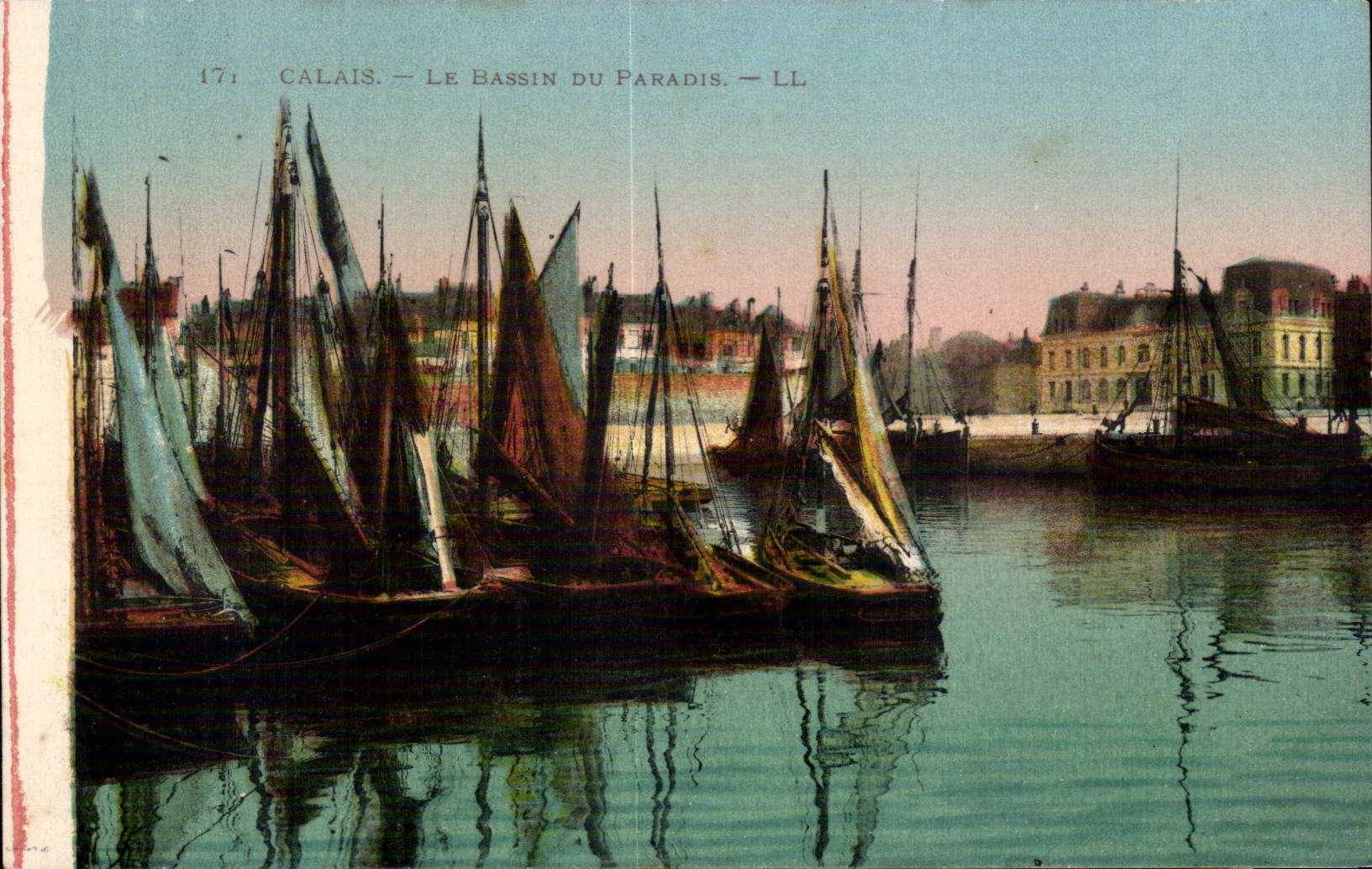 CPA Calais Le bassin du paradis Bataux