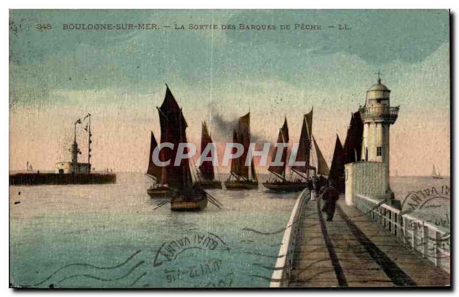 Boulogne-sur-Mer — La Sortie des Barques de Pêche — LL