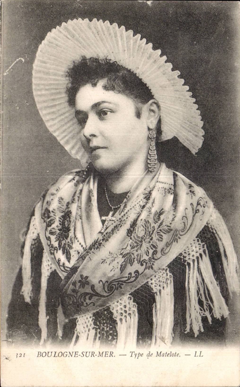 CPA Boulogne sur Mer Type de Matelote Folklore Costume