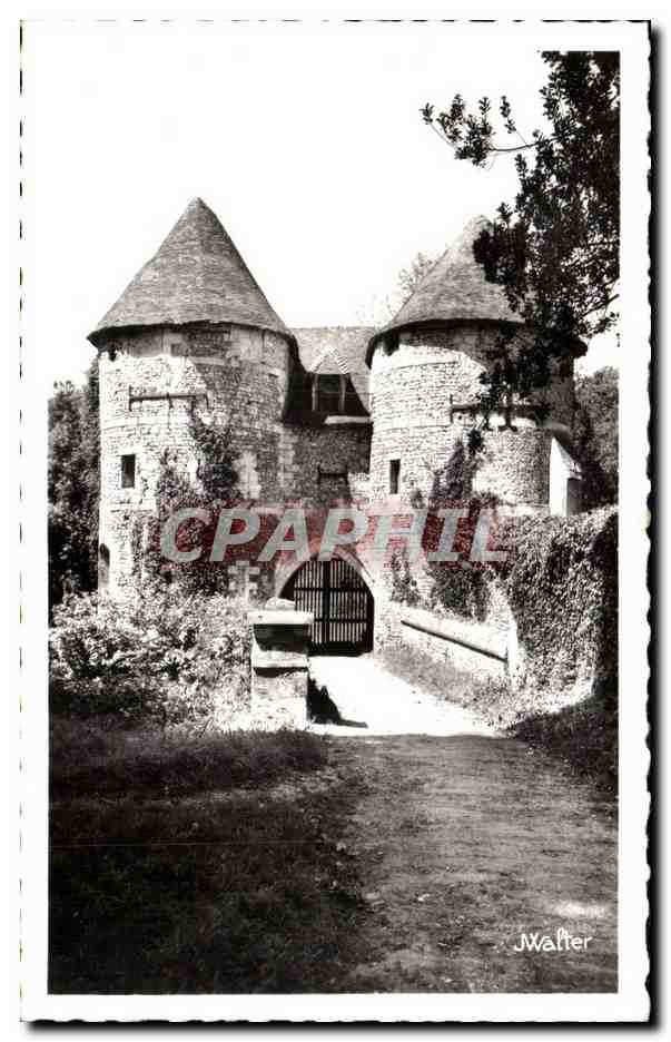 Château d'Harcourt (Eure) — Entrée fortifiée de l'enceinte — J. Walter