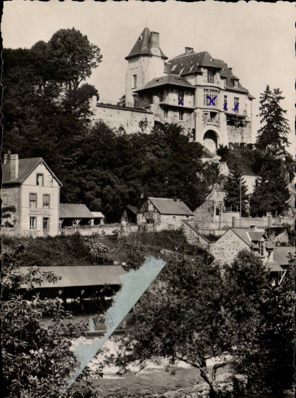 CPSM Ambrieres Le chateau Facade sur la Varenne