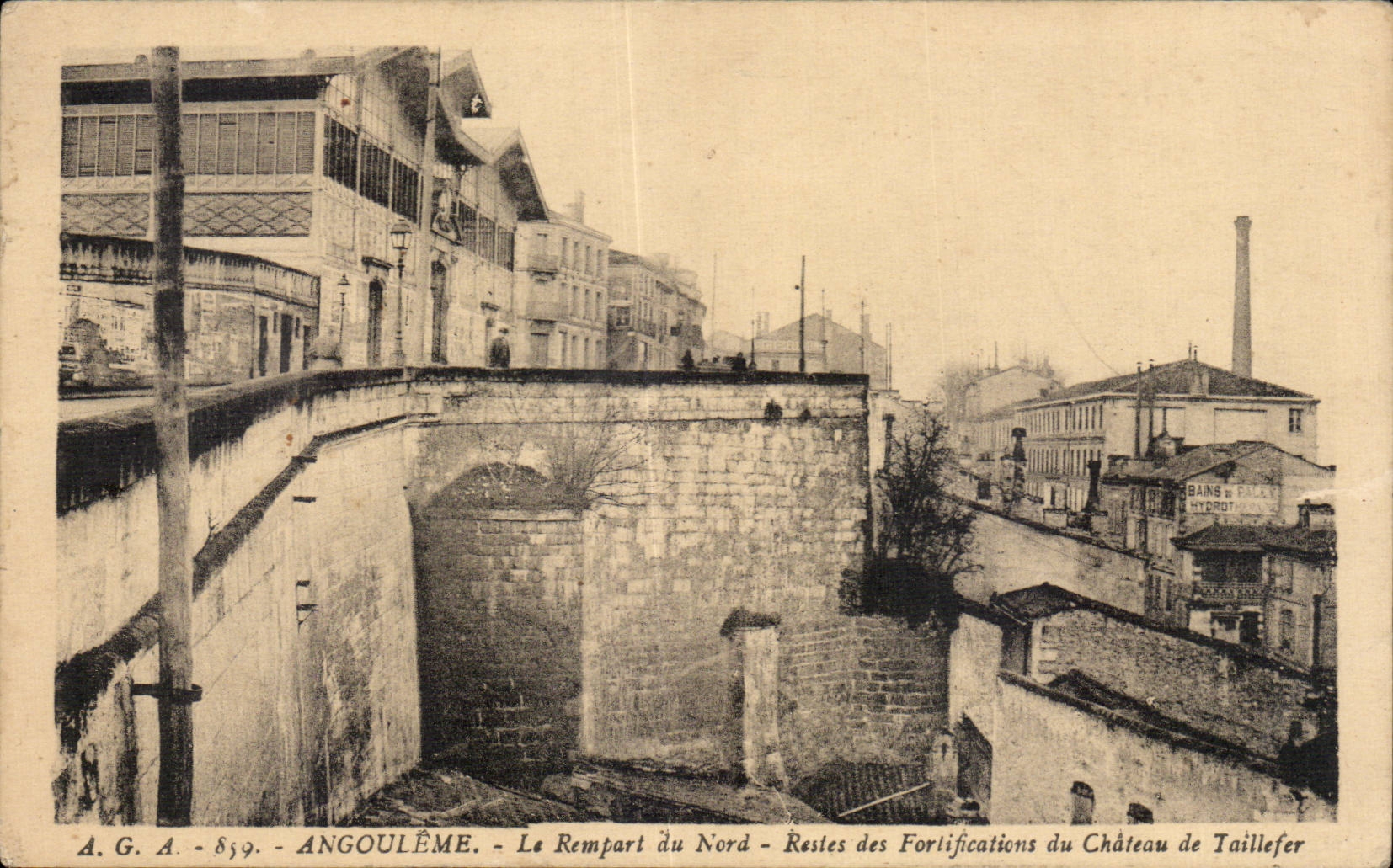 CPA Angouleme Le rempart du Nord Restes des fortifications du chateau de Taillefer