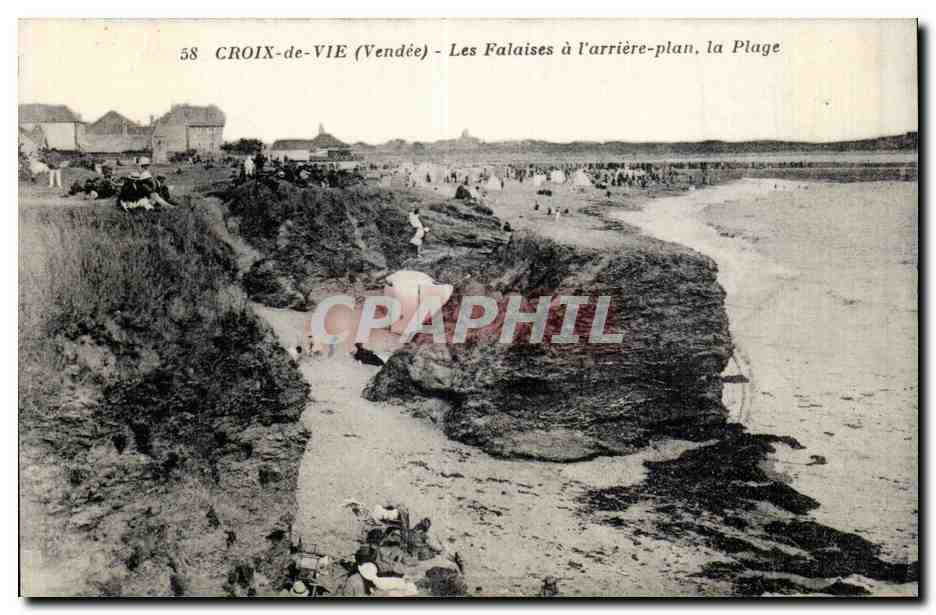 Croix de Vie - Les Falaises a l arriere plan - La Plage - CPA 