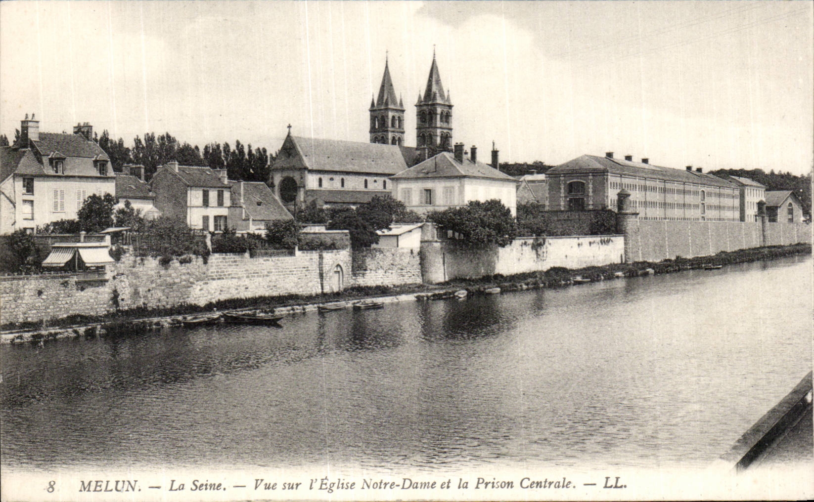 Melun — La Seine — Vue sur l'Église Notre-Dame et la Prison Centrale — LL.