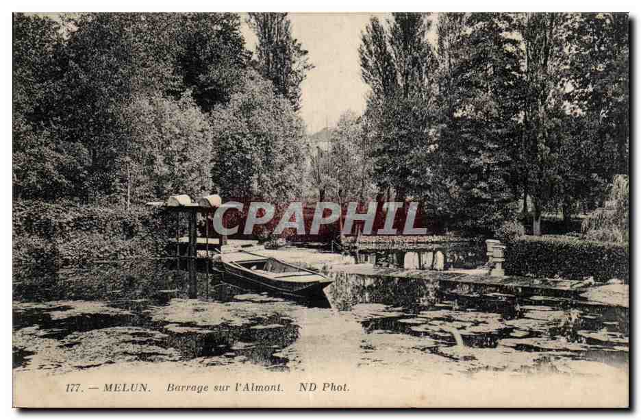 Melun — Barrage sur l'Almont — ND Phot.