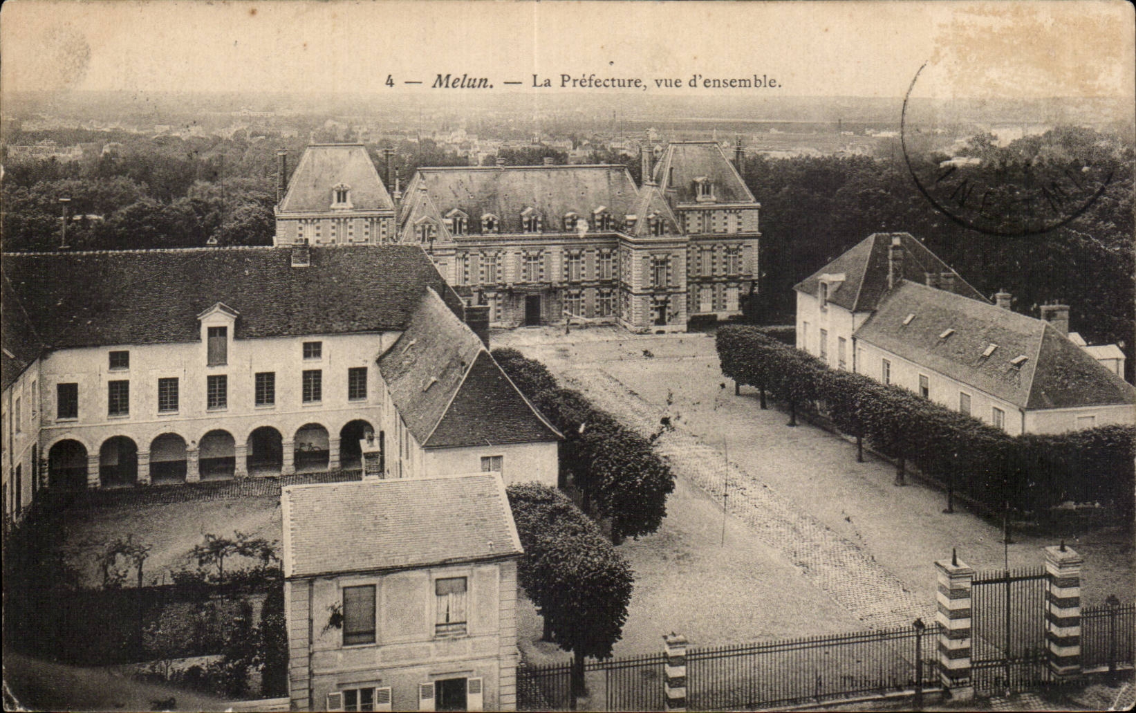 Melun — La Préfecture, vue d'ensemble — éditeur inconnu, n°4