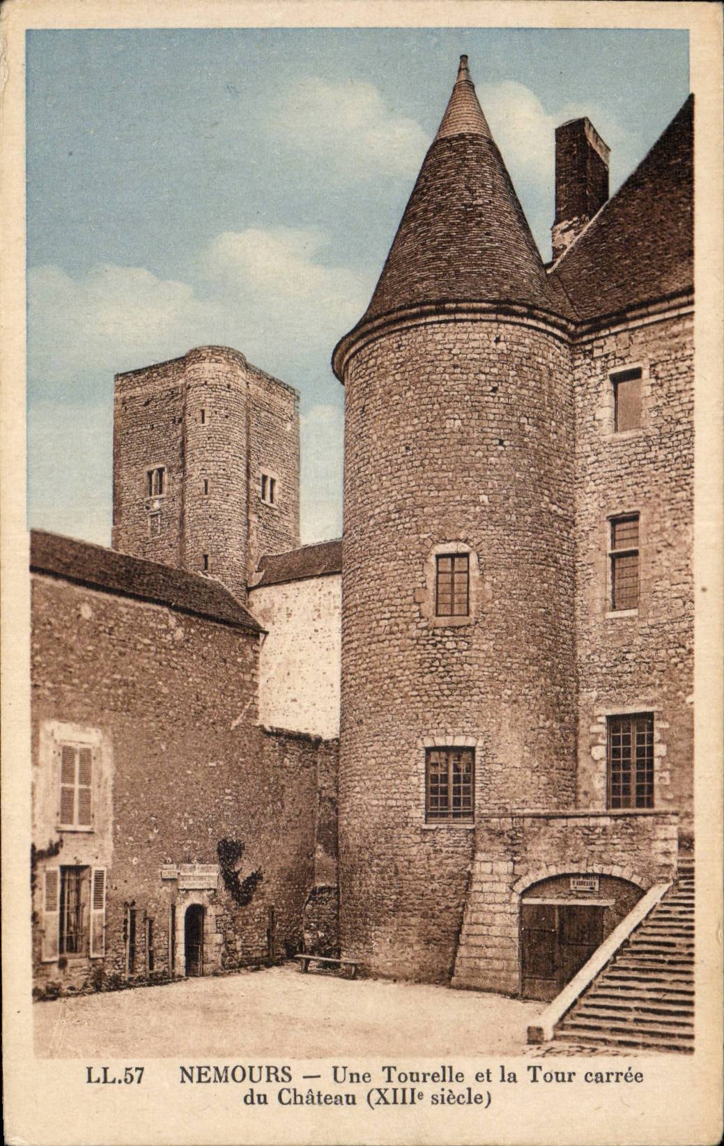 Nemours - Une Tourelle et la Tour Caree - CPA 