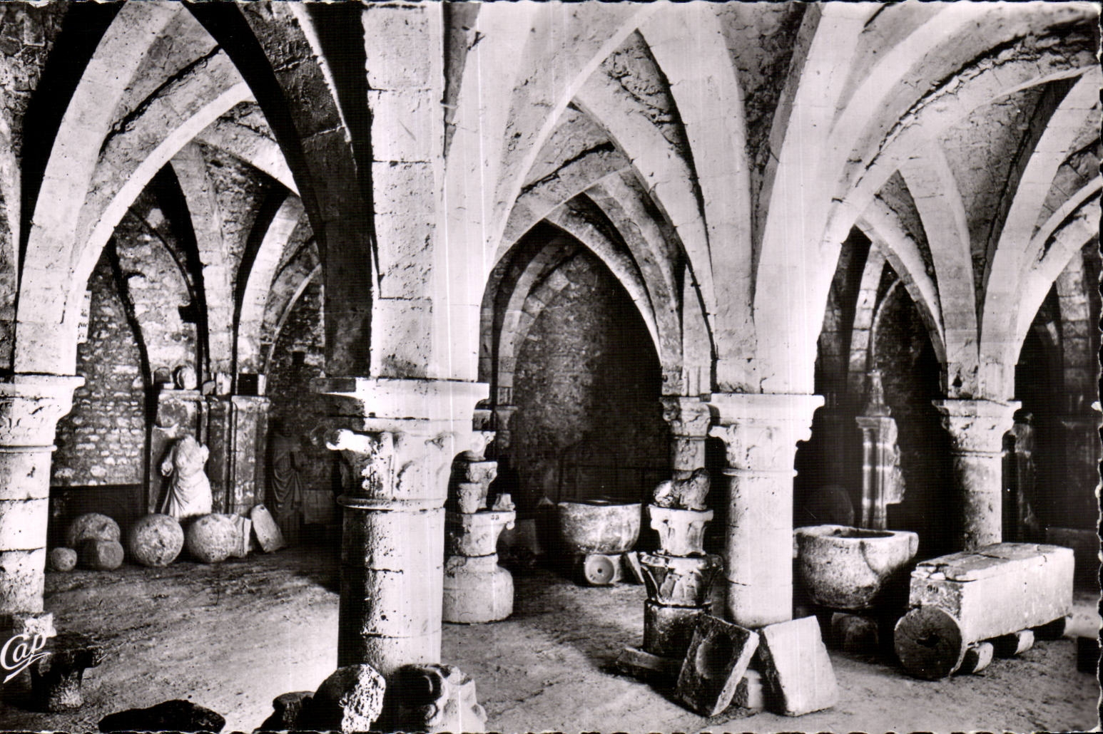 Provins — La Grange des Dîmes — Rez-de-Chaussée — REAL-PHOTO, Paris