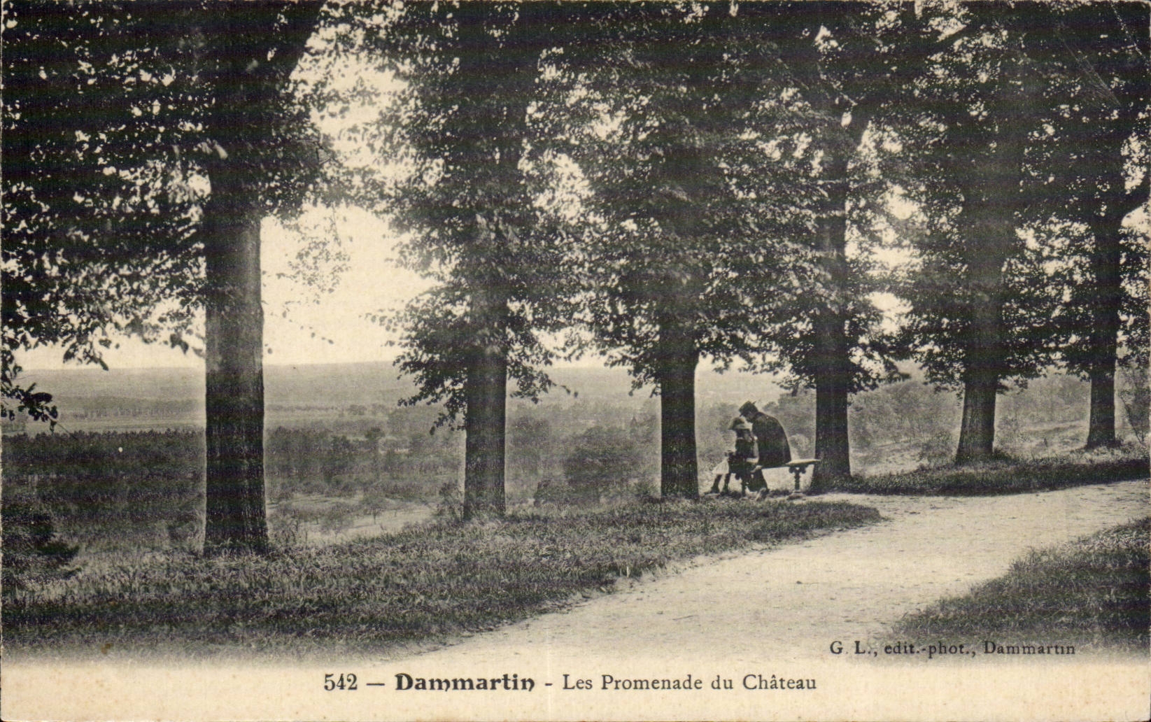 Dammartin - Les Promenade du Chateau - CPA 