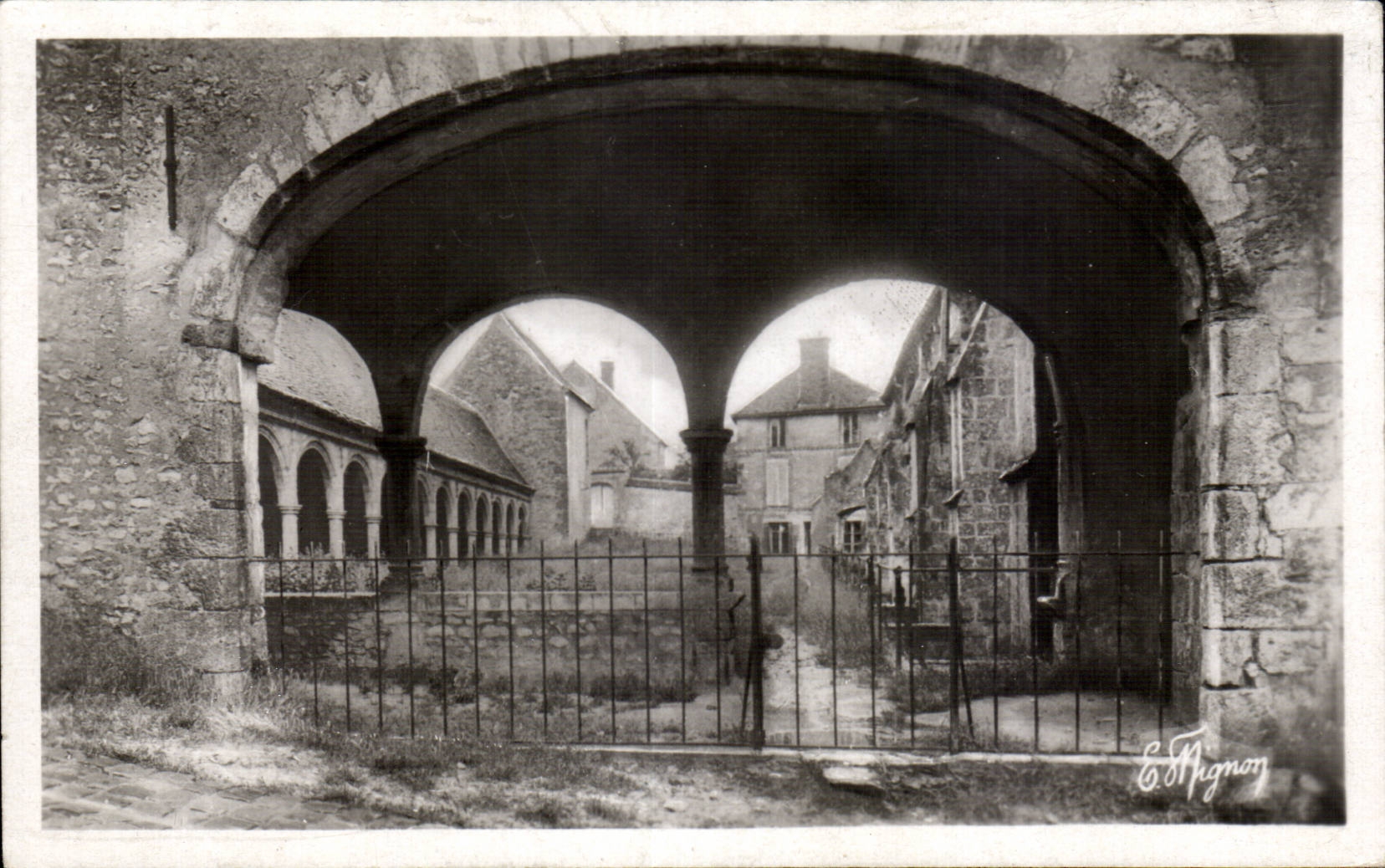 Donnemarie en Montois - Les Cloitres - CPA 