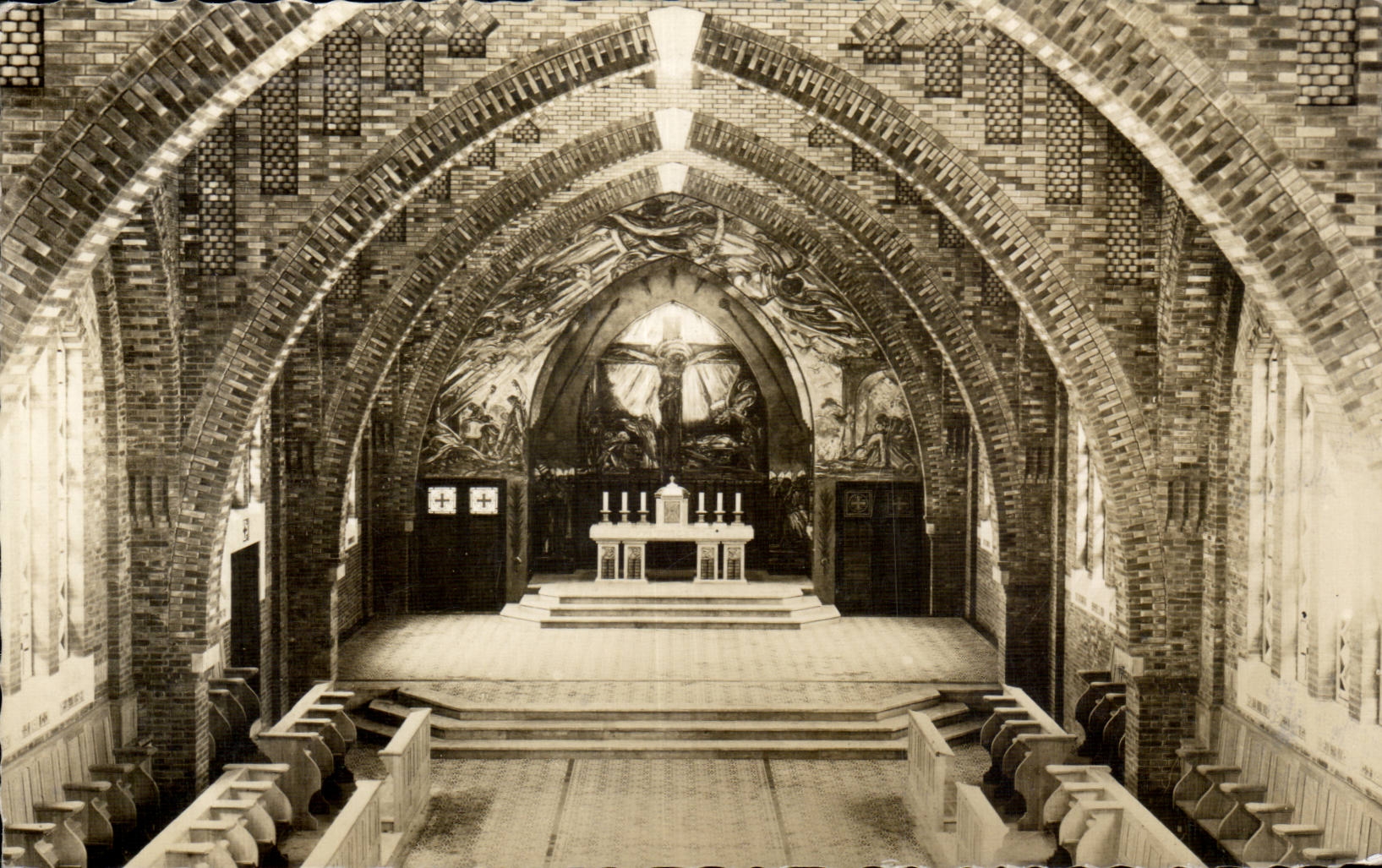 Chapelle du grand sépulcre de Neauphle-le-Château — St-Cyprien — Photo Blochet & Cie