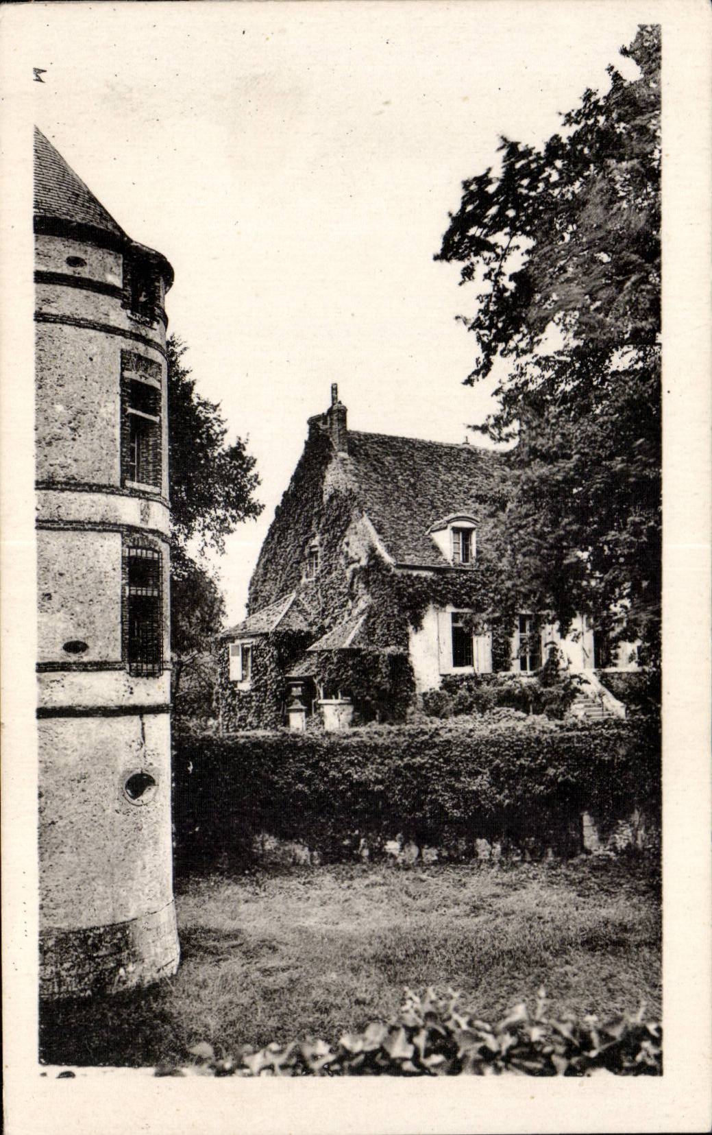 CPA Egreville Tour du chateau 