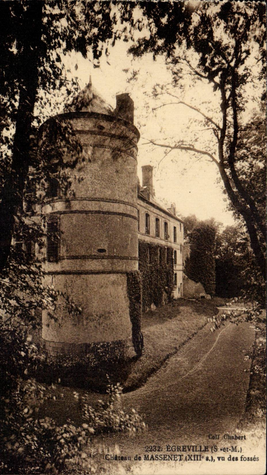 CPA Egreville Chateau de Massenet vu des fosses