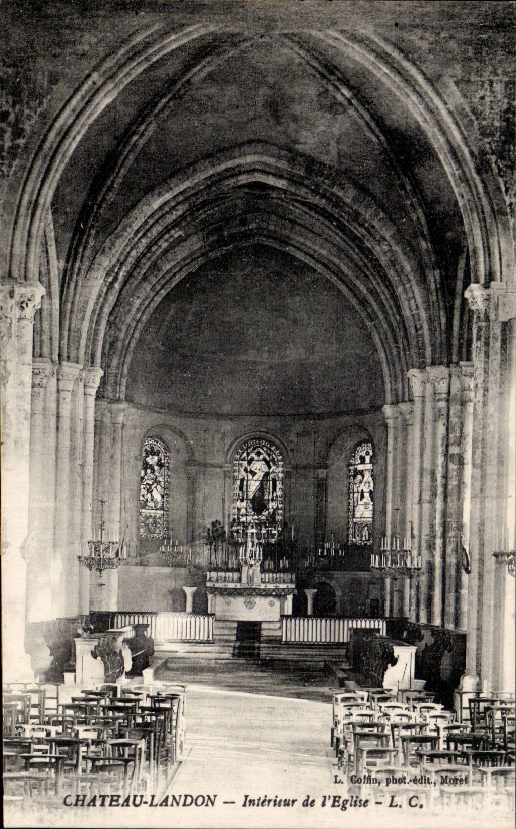 CPA Chateau Landon Interieur de l eglise