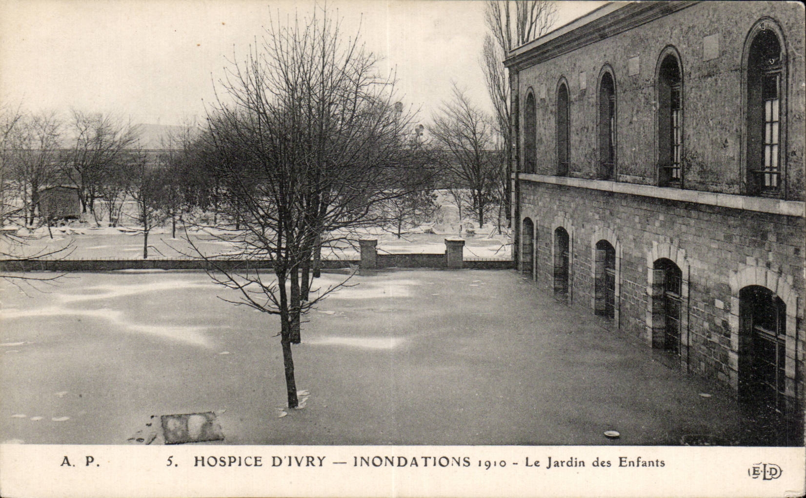 CPA Hospice d ivry Inondations 1910 Le jardin des enfants