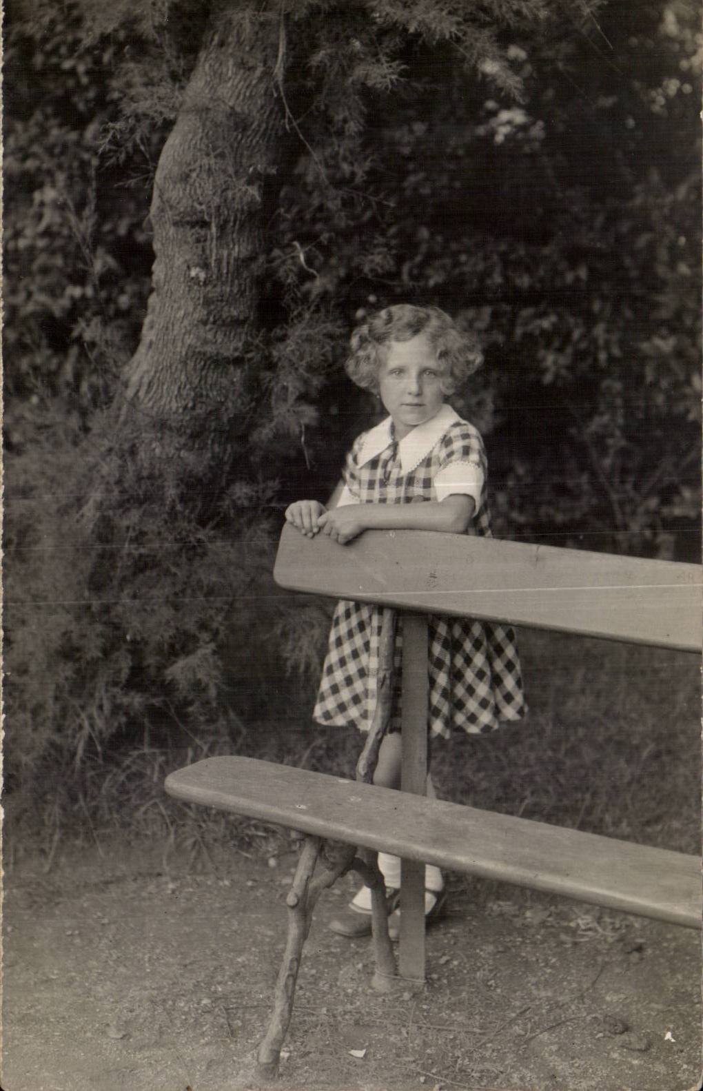 CARTE PHOTO Enfant fille Montereau 1931 Suzanne Violot 