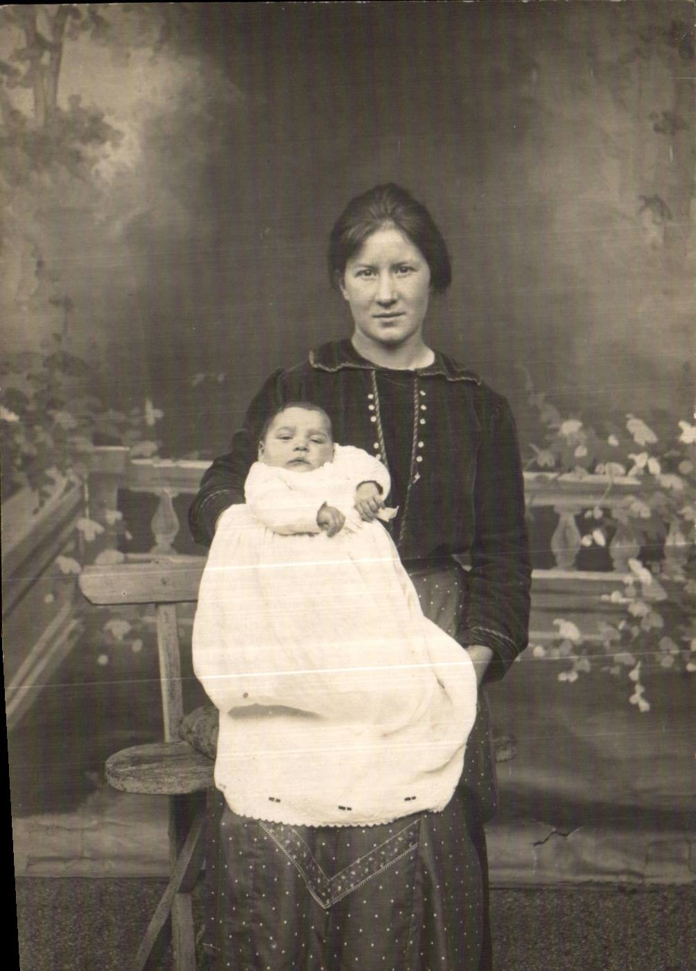 CARTE PHOTO Femme et bebe