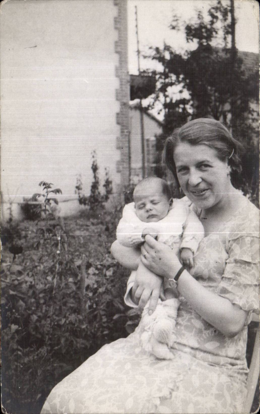 CARTE PHOTO Enfant Bebe et grand mere
