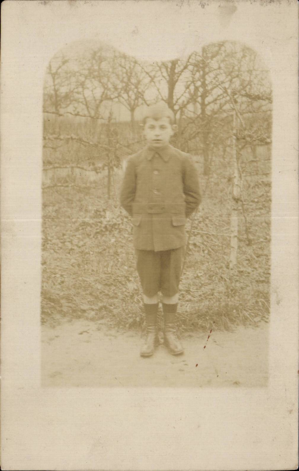 Fantaisie - Enfants - young boy standing outside CARTE PHOTO 