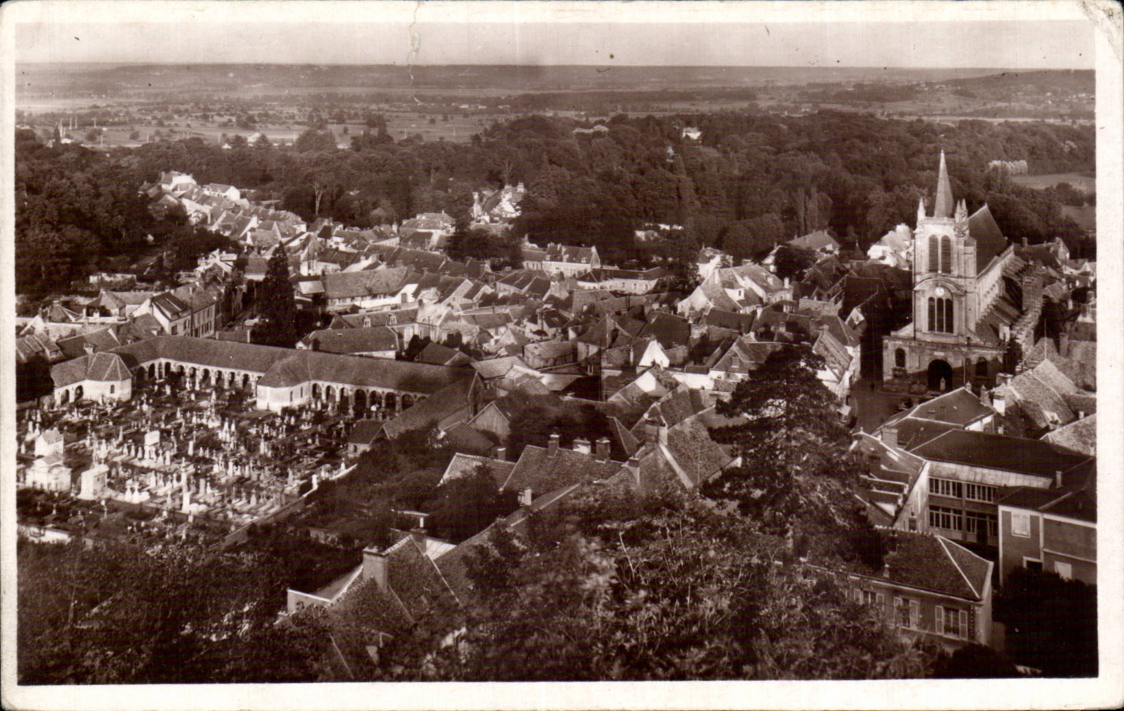 Montfort-l'Amaury — vue prise des Tours — Edition Warrant