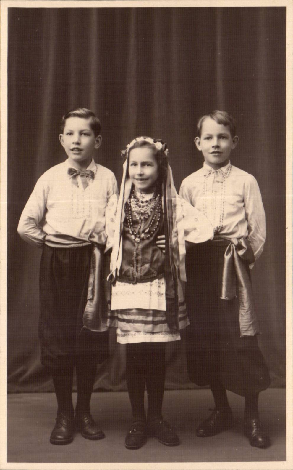 CARTE PHOTO Folklore Costume Enfants