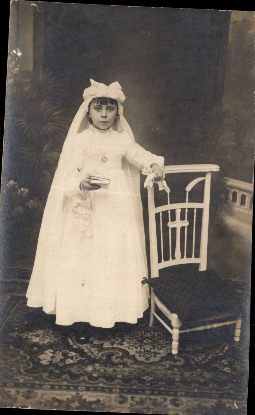 CARTE PHOTO Folklore Costume Enfant Communiante