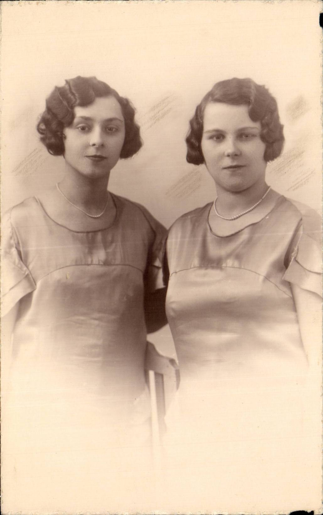 CARTE PHOTO Folklore Costume Femmes