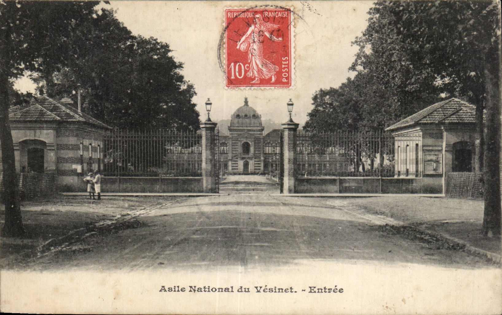 Nationales Asyl von Yésinet — Eingang — Verlag nicht sichtbar