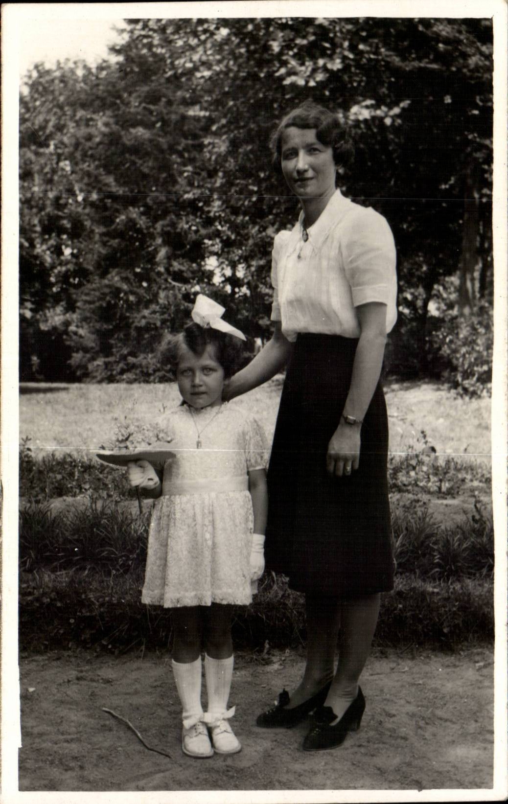 CARTE PHOTO Folklore Costume Femme et petite fille