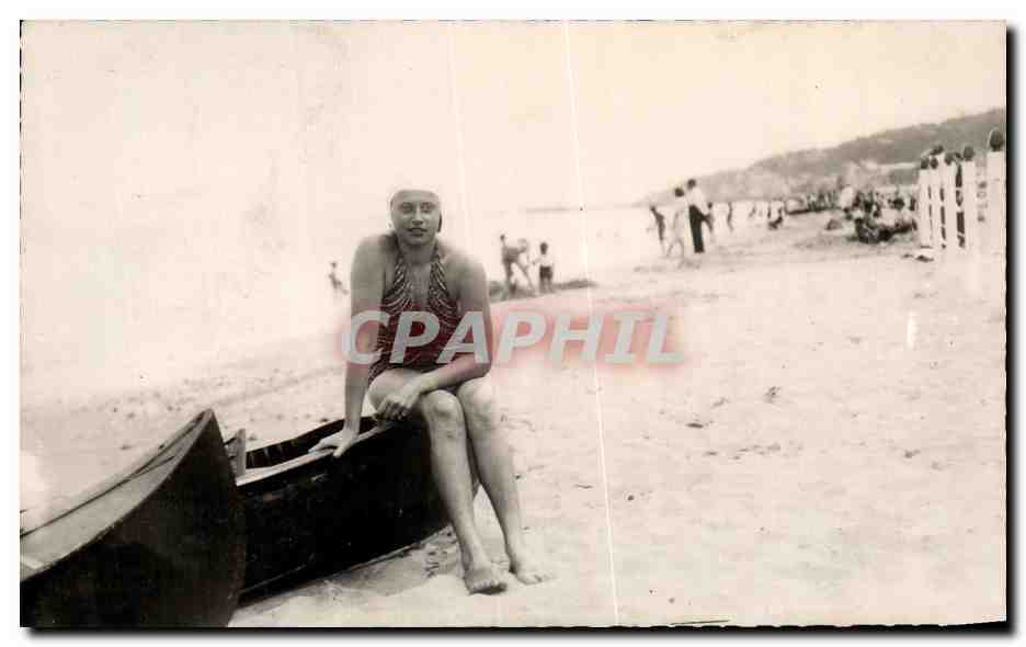 CARTE PHOTO Folklore Costume Femme a la plage 