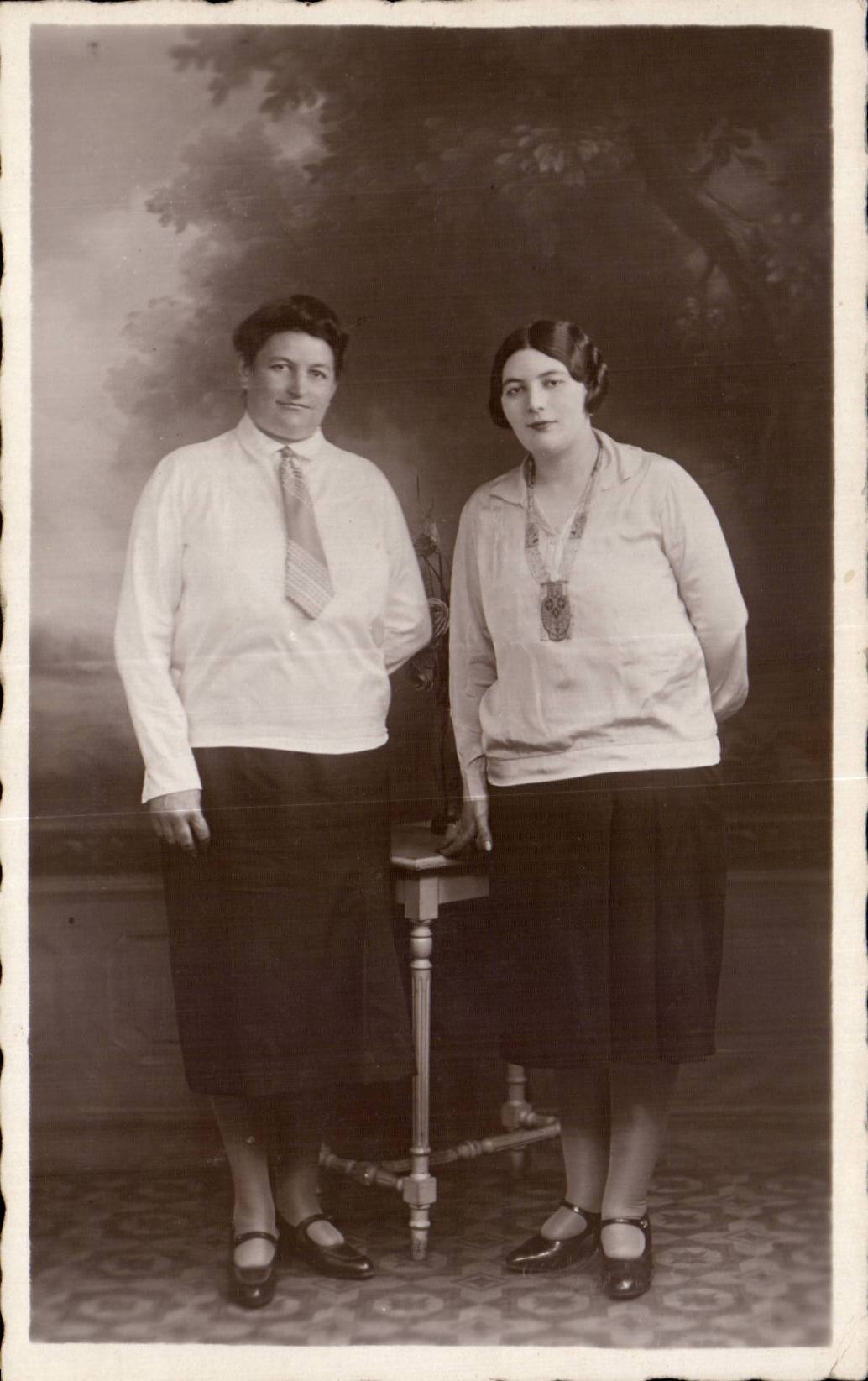 CARTE PHOTO Folklore Costume Femmes
