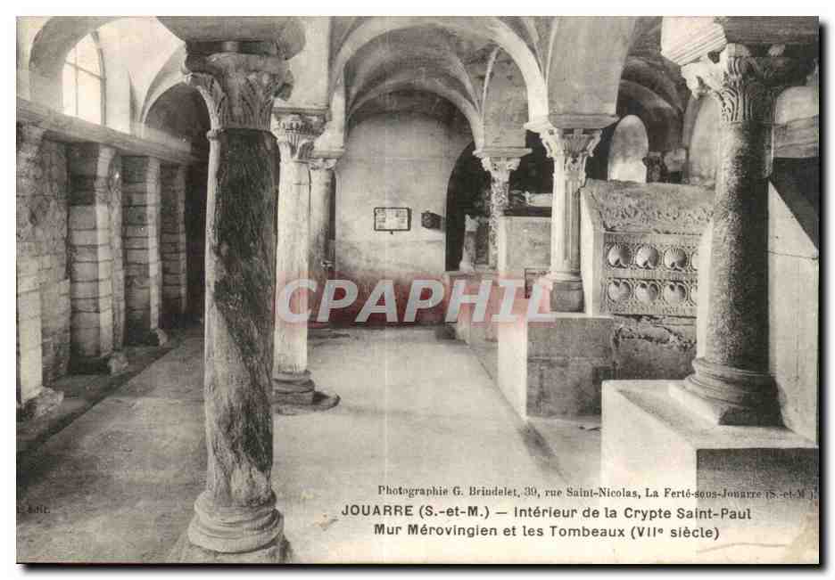 Jouarre (S.-et-M.) — Interior de la Cripta de San Pablo — Muro Merovingio y los Sepulcros (siglo VII) — Fotografía G. Brindelet, 30, rue Saint-Nicolas, La Ferté-sous-Jouarre (S.-et-M.)