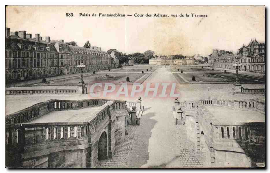 Palais de Fontainebleau — Cour des Adieux, vue de la Terrasse — CPAPHIL n°583