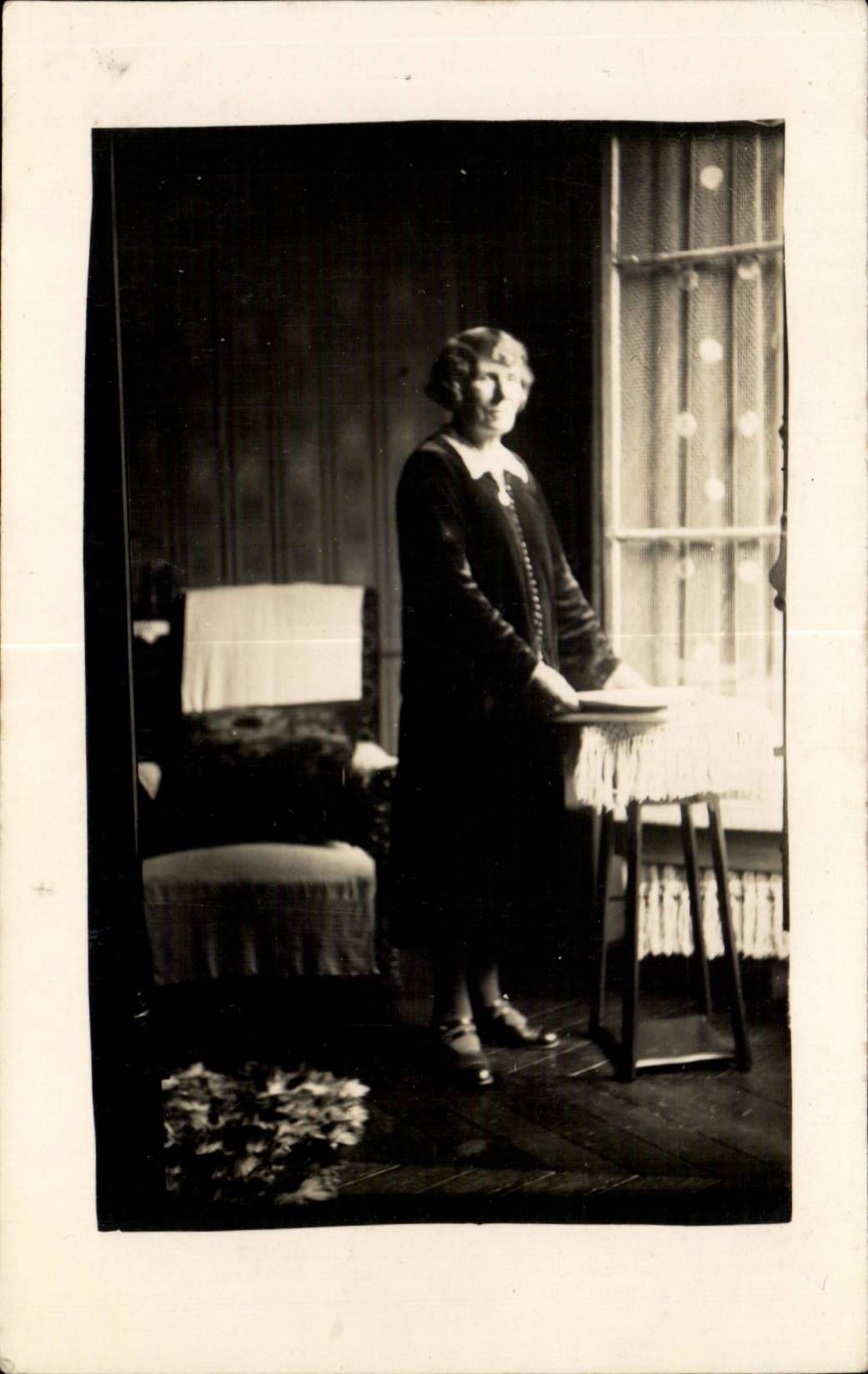 CARTE PHOTO Folklore Femme