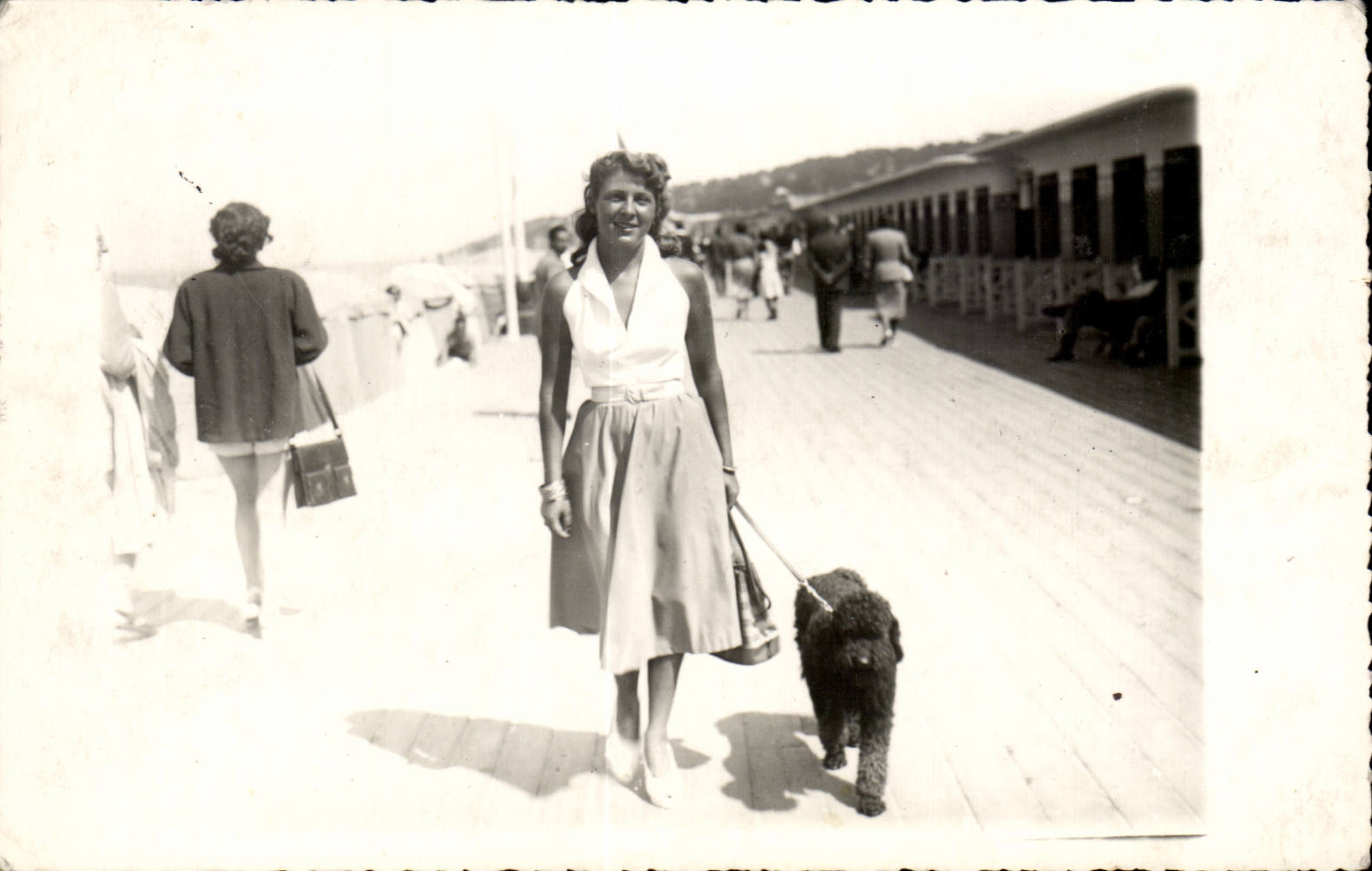 CARTE PHOTO Folklore Femme a Deauville